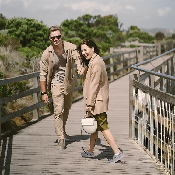 Foot-shaped wide toe box